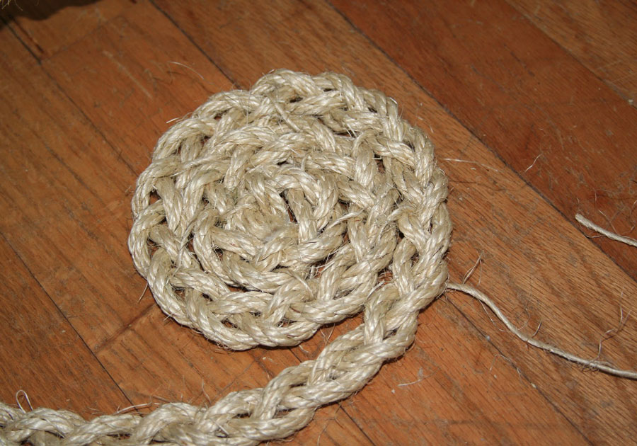 Плетение коврика из джута